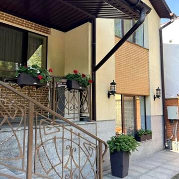 Михайла Драгоманова вул. (Димитрова), 29 д