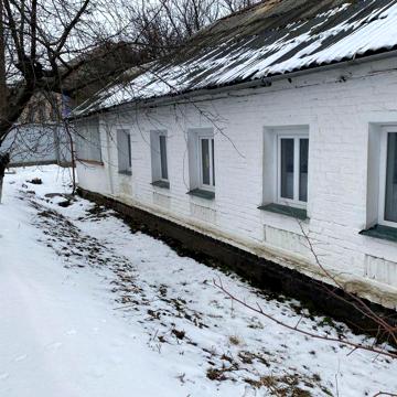 Терміново продається частина будинку в смт.Черняхів
