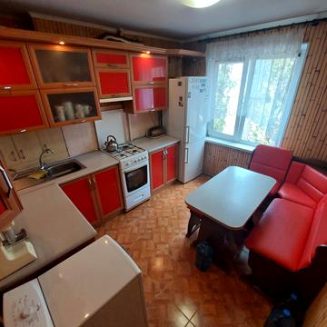 Космонавтів вул., 146б