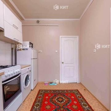майдан Захисників України пл., 1