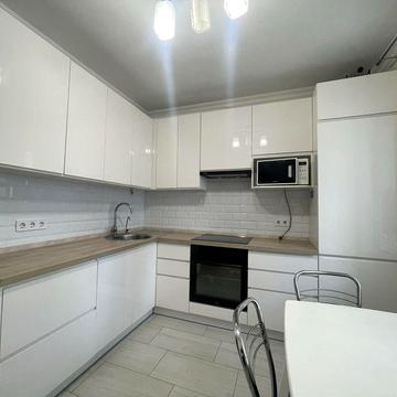 Продаж 3 кім.кв., вул.Гмирі 18, метро 7 хв. ЖК Патріотіка