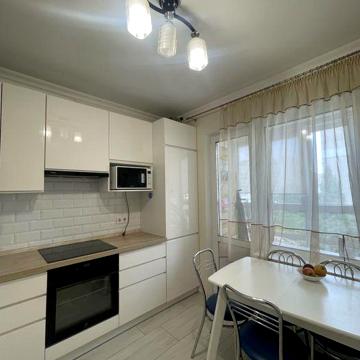 Продаж 3 кім.кв., вул.Гмирі 18, метро 7 хв. ЖК Патріотіка