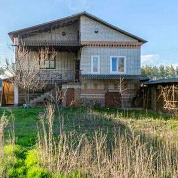 У продажу двоповерховий будинок