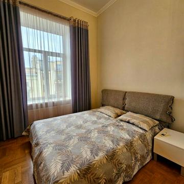 Велика Васильківська вул. (Червоноармійська), 26
