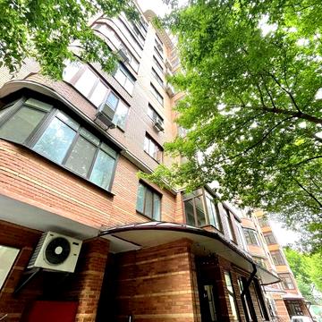 продаж 3-к квартири 138 кв м в центрі Києва Тихий двір Підзем паркінг