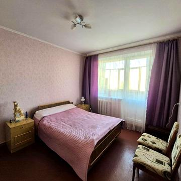Простора квартира на Малікова, 4 кімнати