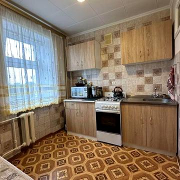 Продам 2 кімнатну кв 49 кв цегляний будинок