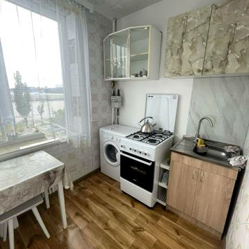 Нескорених вул. (Героїв Праці), 4