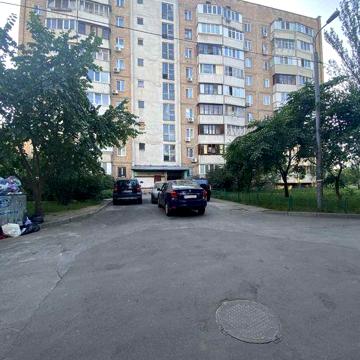 1 комнатная м. Оболонь, ( гостинка).