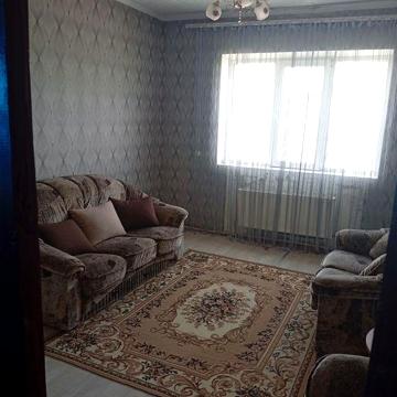 Великий двох поверховий будинок