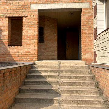 Продам 2 поверхову квартиру 233 м2 ( Вокзальна)