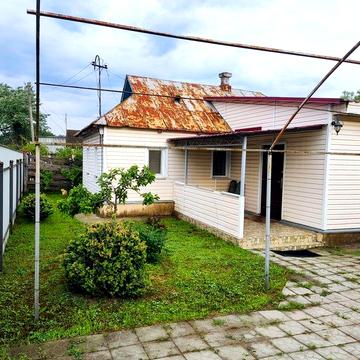 Продаю будинок у центрі села Стара Басань. З ремонтом. Заходь і живи.