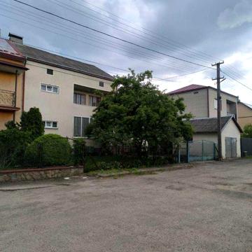 Продається просторий затишний будинок.