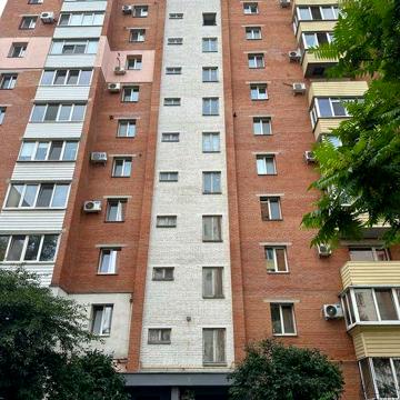 Левада 3 комнатная квартира на Бедного. Дом 2007 года . ЖК осбб
