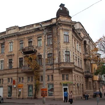 Кінна вул., 18