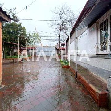 Просторная усадьба на берегу пруда в селе Великий Дальник