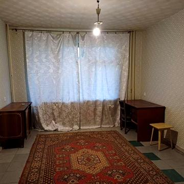 Менахем-Мендл Шнеєрсона вул. (Мініна), 1