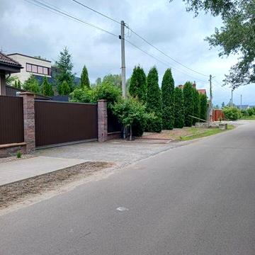 Продам дом с цокольним поверхом и гаражом в Пуховке.