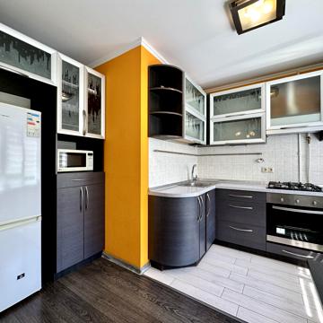 Леся Курбаса просп., 9
