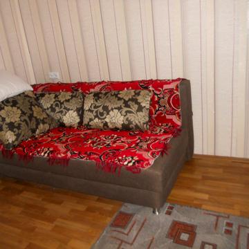 Космонавтів вул., 126