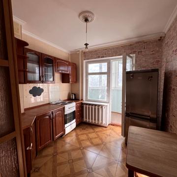 Варненська вул., 12б
