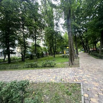 Романа Ратушного вул. (Волгоградська), 33