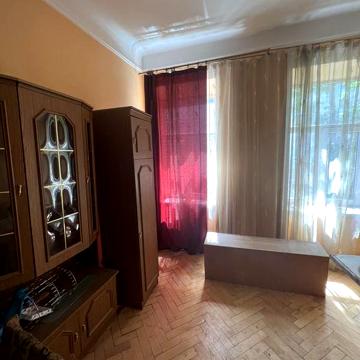 Продаж квартири вул. Меретина( ближній центр)
