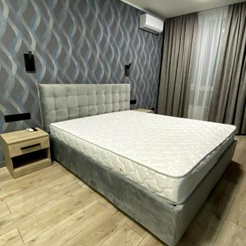 Зарічна вул., 2