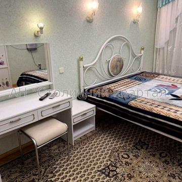 Чотирикімнатна квартира в Кадетському Гаю. по вул. Пулюя, 1А