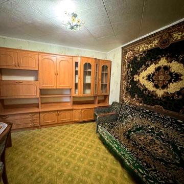 Продається двокімнатна квартира в Тиврові