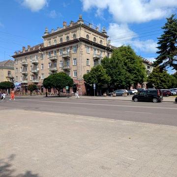 Продається ЕКСКЛЮЗИВНА 3кімнатна СТАЛІНКА в самому центрі міста