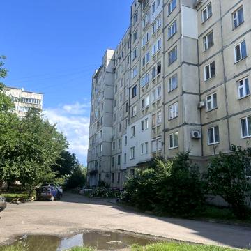 Продам 3х кімн квартиру з окремими кімнатами , в районі  лікарні 4