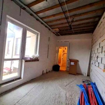 СРОЧНО! Квартира 2х этажная , в городе и есть дворик!   Продам таунхау