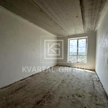 Продам Світлу 2 Кімнатну Квартиру в Заселеному Будинку!