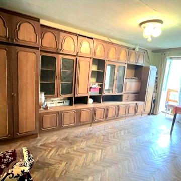Продам 2-х кім. Голосіївський р-н  вул. Метрологічна 2-а