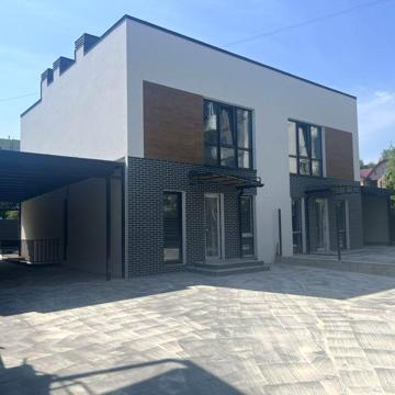 Продаж котеджу з власним укриттям на вул  Творча 230000$