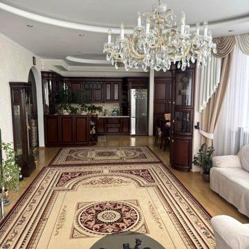 Продам квартиру 3 к. 125м. Л. Лукяненка 21