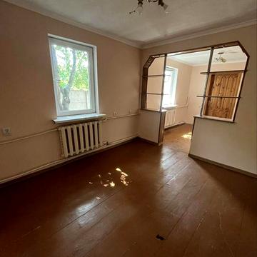 Продаж частини будинку в самому центрі міста. Окремий двір, торгуємось