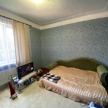 Східна вул., 888
