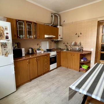 Джерельна вул., 34