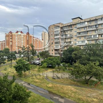 Володимира Івасюка просп. (Героїв Сталінграду), 13