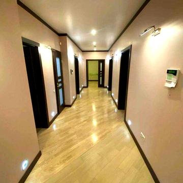 Продаж чотирикімнатної  квартири .В ЖК Погулянка