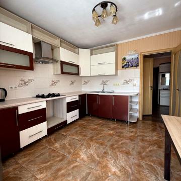 Будівельників вул., 2