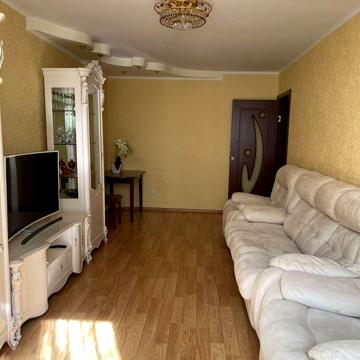 Продам 3 квартиру з меблями,та бит.технікой  ,+ гараж.