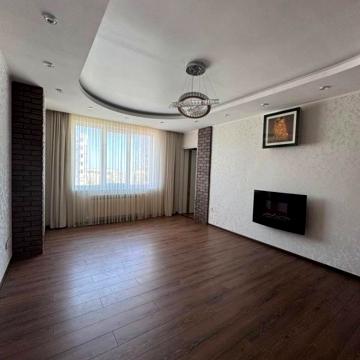 Владислава Бувалкіна вул. (Бочарова Генерала), 44а