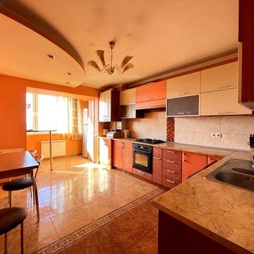 Оренда 3к квартири поруч Центр