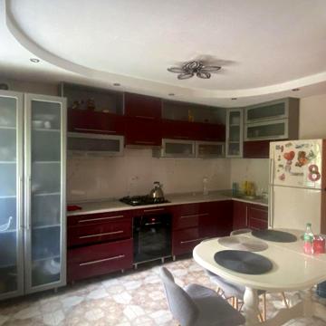 Продам трикімнатну  квартиру