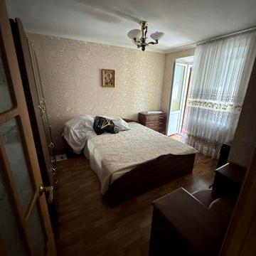 Квартира 3 кімнати в гарному стані.