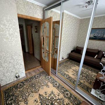 Квартира 3 кімнати в гарному стані.