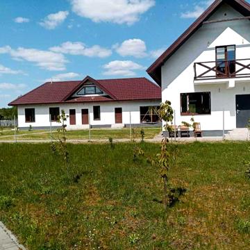 Будинки на березі озера Світязь